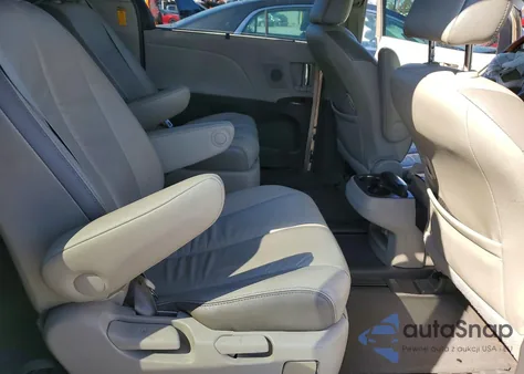 2014 Toyota Sienna Limited 7-Passenger z USA, uszkodzony, nr VIN 5TDYK3DC8ES447084